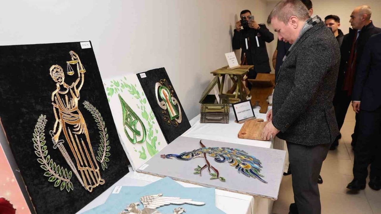 Erzincan’da hükümlü kadınların el emeği ürünleri sergilendi