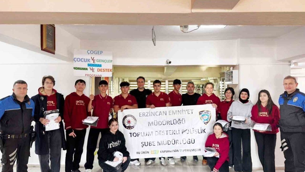 Erzincan’de 24 Öğrenciye Kayak ve Drama Kursu Desteği