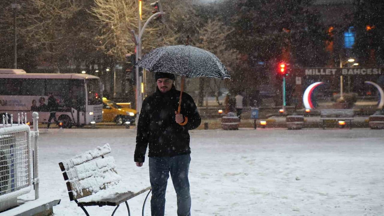 Erzincan merkezinde kar örtüsü hakim