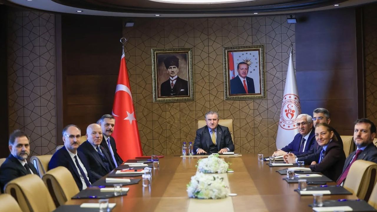 Erzurum'a 5 bin kişilik spor salonu ve olimpik yüzme havuzu protokolü Ankara'da imzalandı