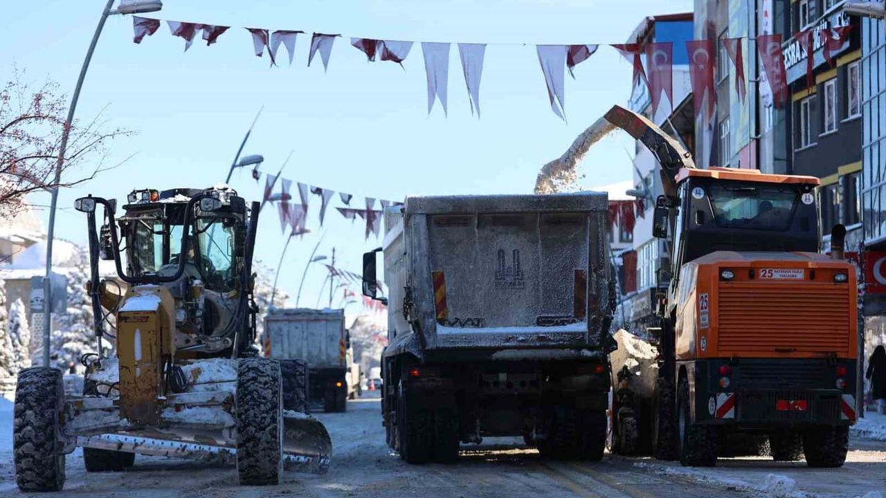 Erzurum Büyükşehir kar timleri 7/24 sahada