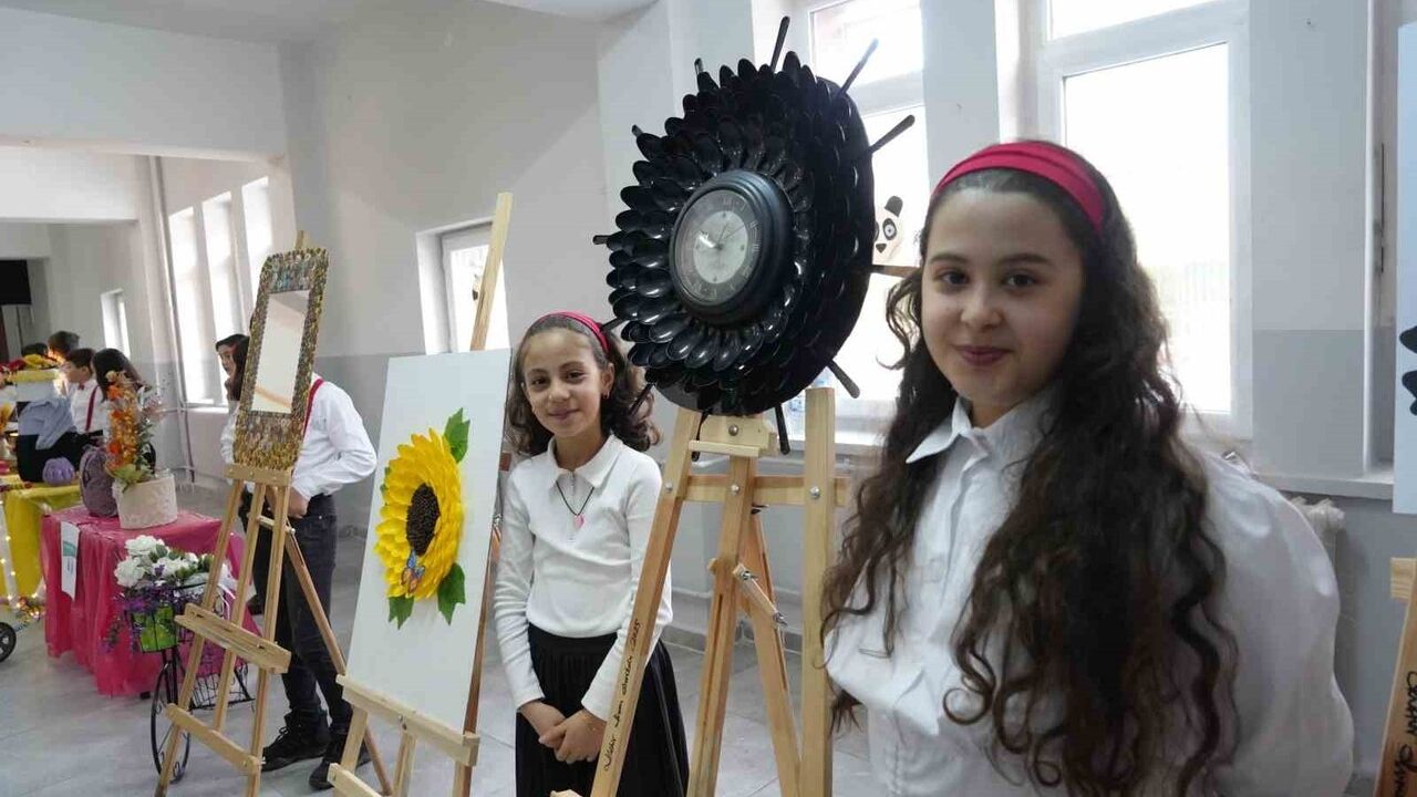 Erzurum'da 4. sınıf öğrencilerinden 'Ne olur geri dön' geri dönüşüm sergisi