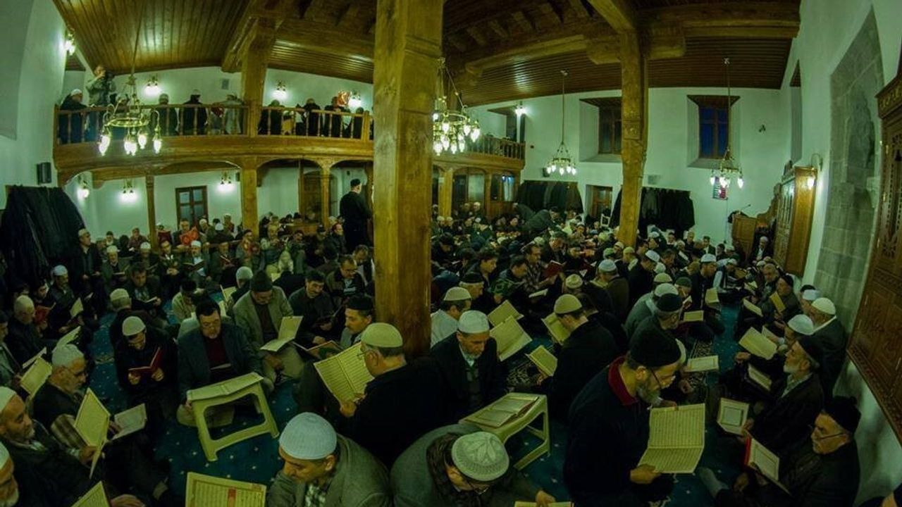 Erzurum'da 500 yıllık 1001 Hatim geleneği yeniden başlıyor
