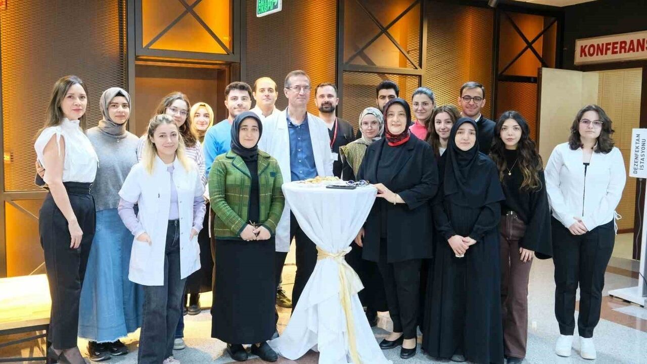 Erzurum'da Atatürk Üniversitesi Araştırma Hastanesinde HIV/AIDS farkındalık toplantısı