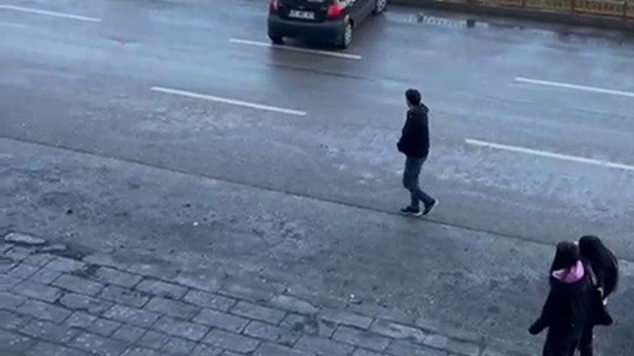 Erzurum'da gizli buzlanma aynı kavşakta iki kazaya yol açtı