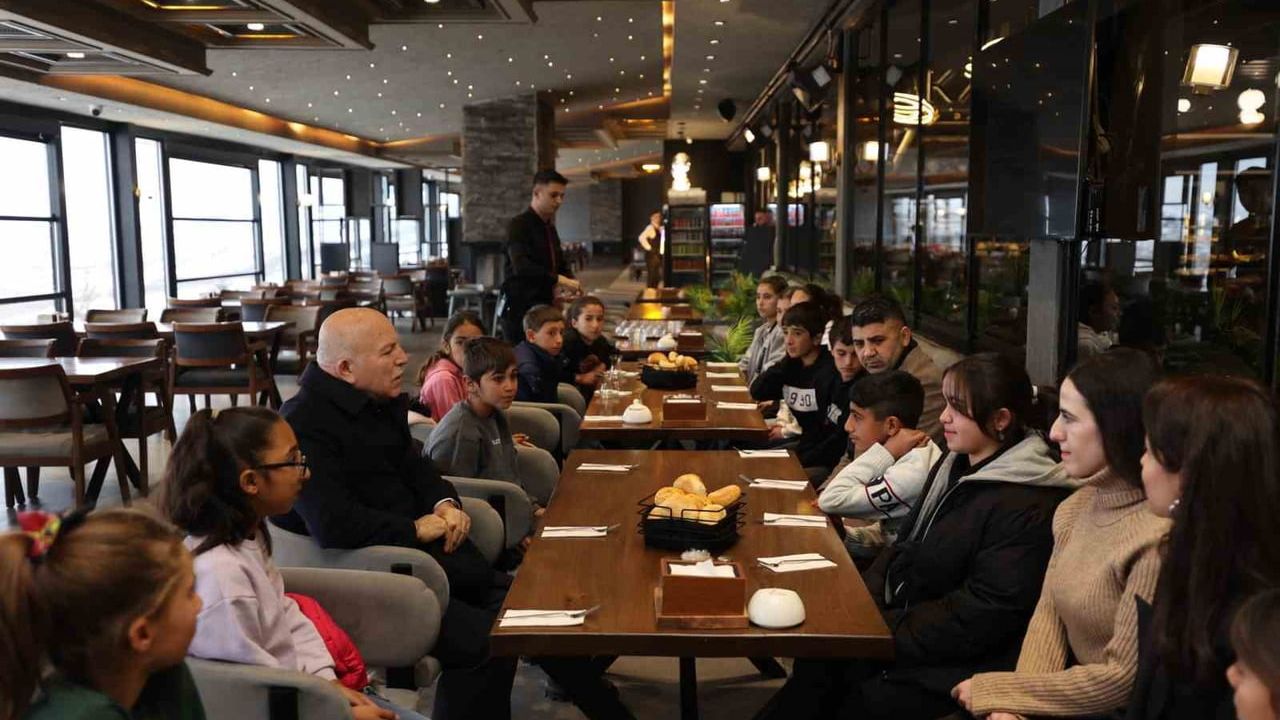 Erzurum'da Köy Çocuklarının İlk Gondol Deneyimi