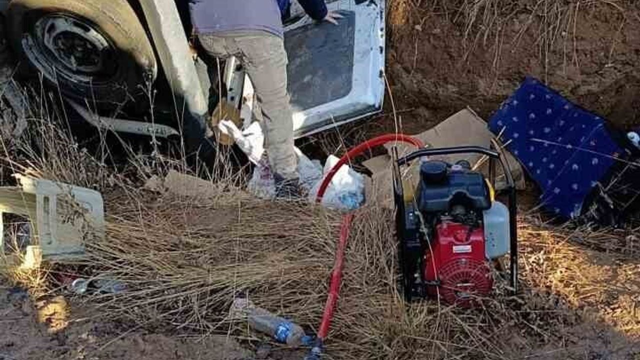 Erzurum’da öğretmen servisini taşıyan minibüs su kanalına devrildi: 7 yaralı