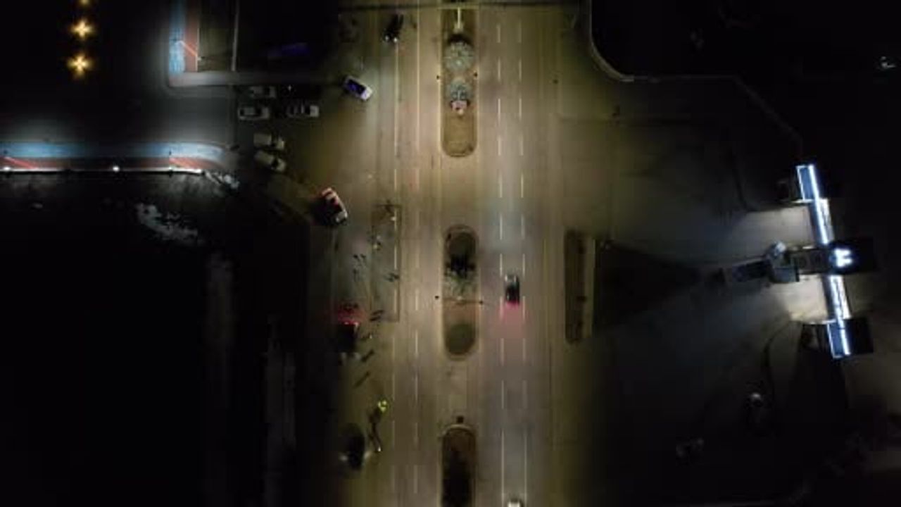 Erzurum'da yılbaşı öncesi denetim: Tırda 23 düzensiz göçmen yakalandı