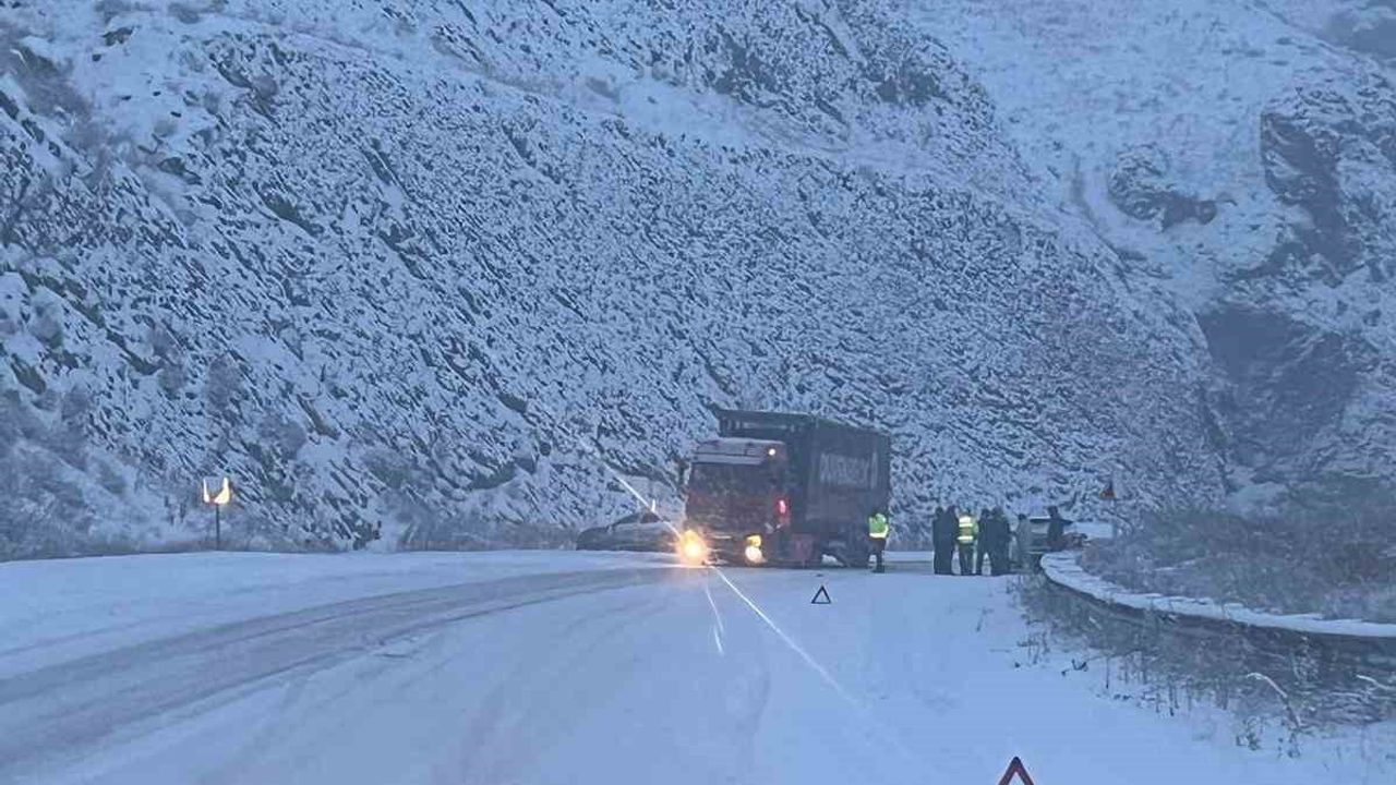 Erzurum-Erzincan yolunda ağır tonajlı araçların geçişine izin verilmiyor