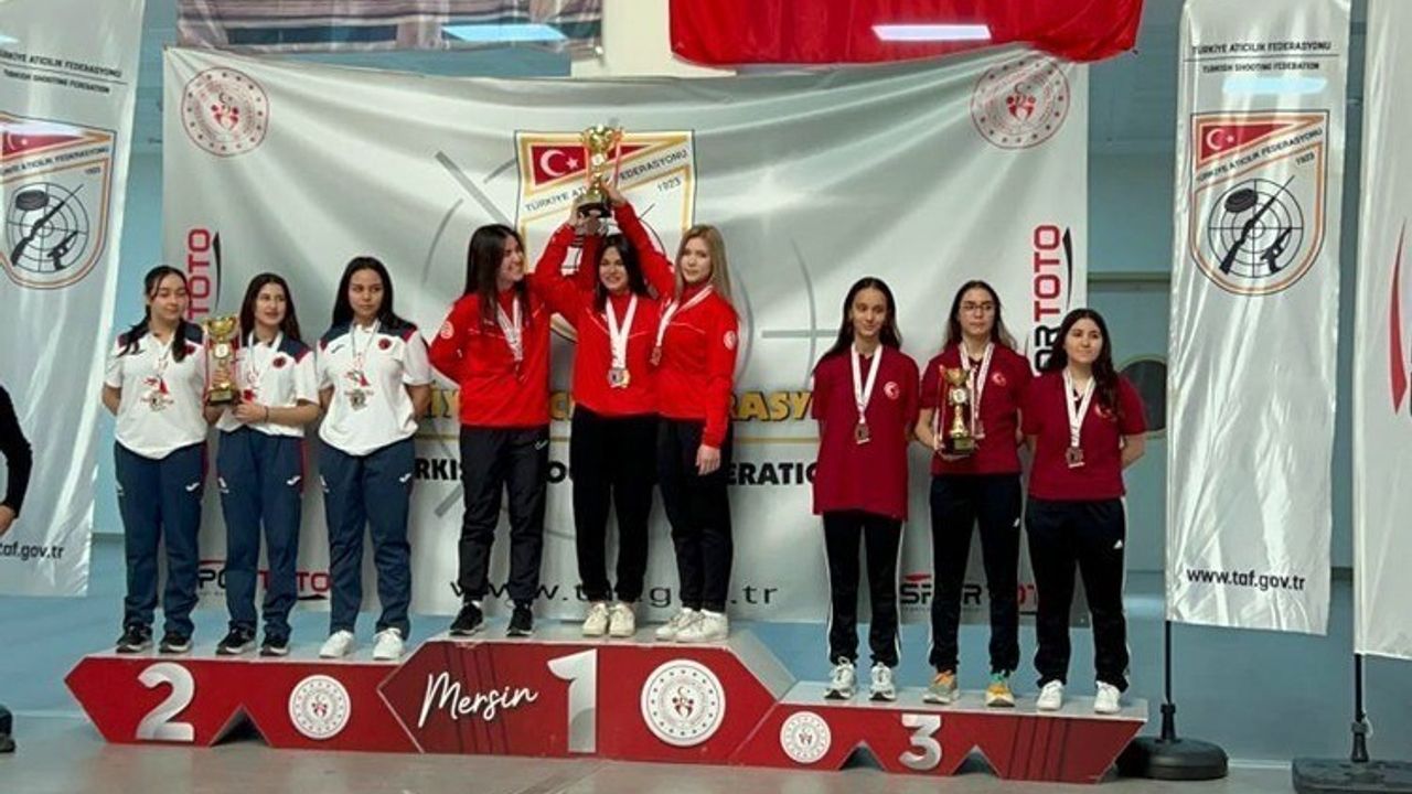 Erzurum ETÜ Havalı Tüfek Genç Kadın Takımı Mersin'de birinci oldu