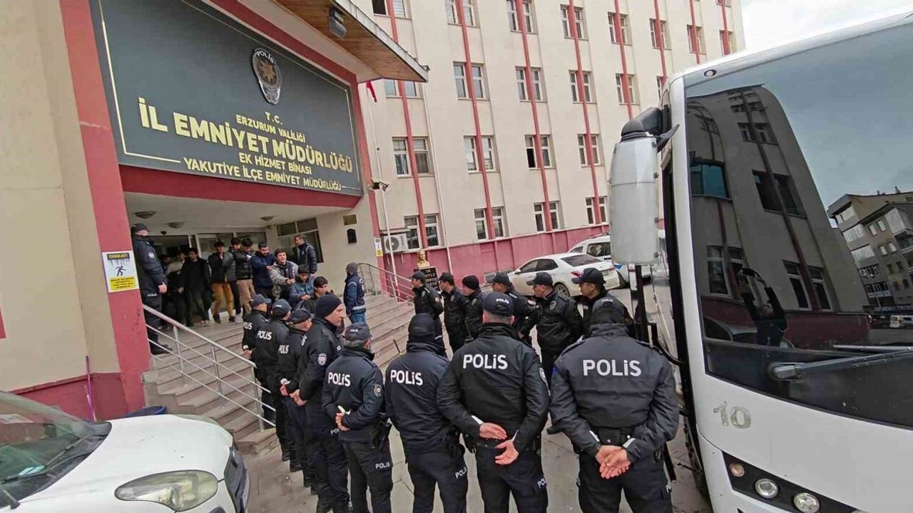 Erzurum Polisi 73 Düzensiz Göçmeni Yakaladı, 4 Organizatör Tutuklandı