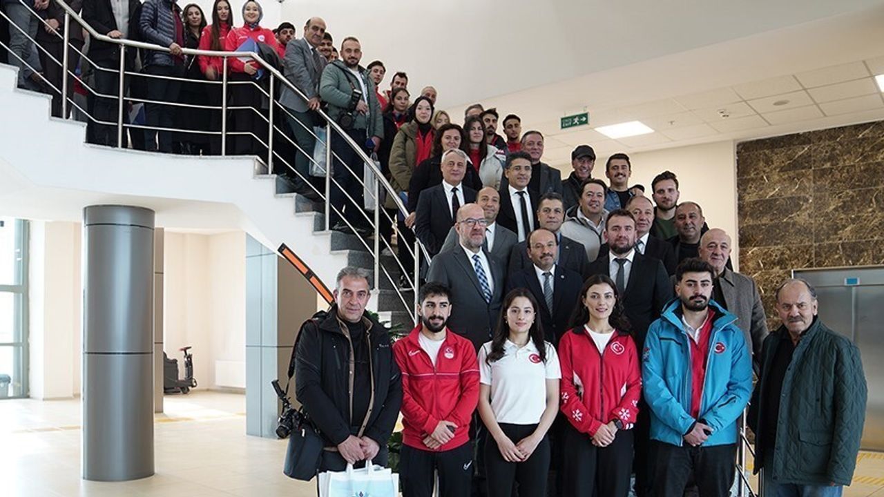 Erzurum Teknik Üniversitesi, Üniversiteler Ligi Şampiyonluğunu Basınla Kutladı