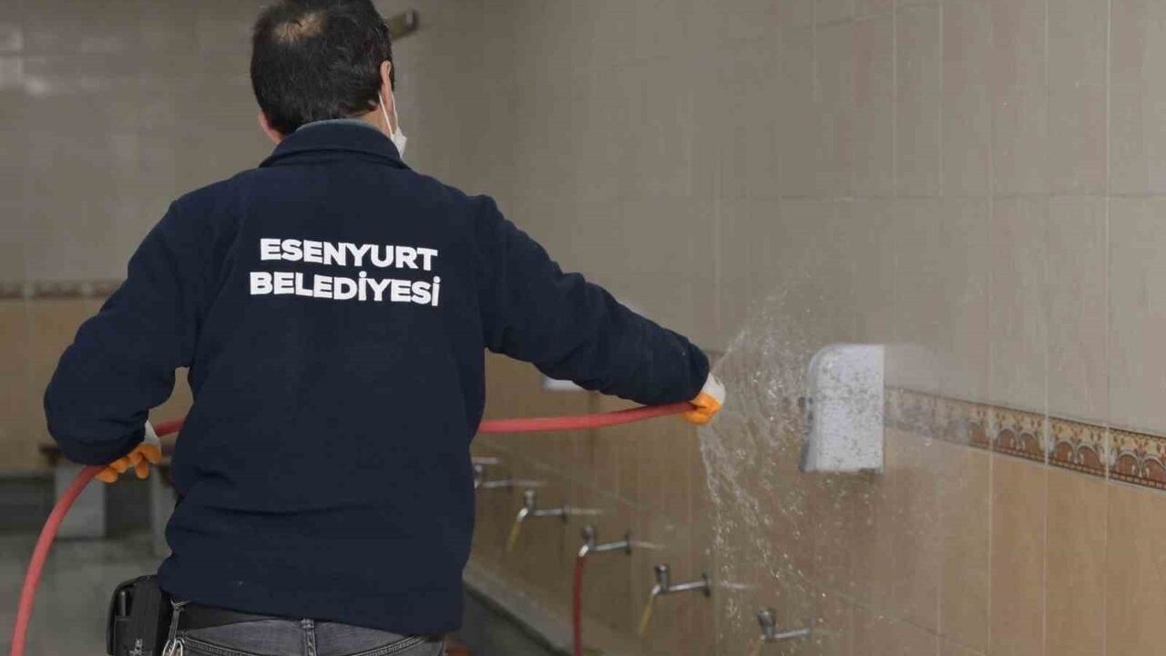 Esenyurt Belediyesi camilerde hijyen ve bakım çalışmalarını genişletti