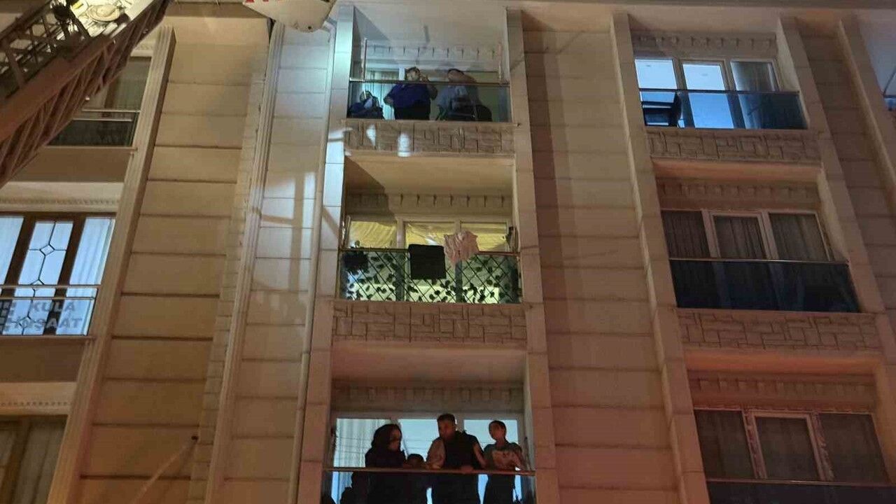 Esenyurt’ta 5 katlı binada yangın paniği: Mahsur kalanlar tahliye edildi