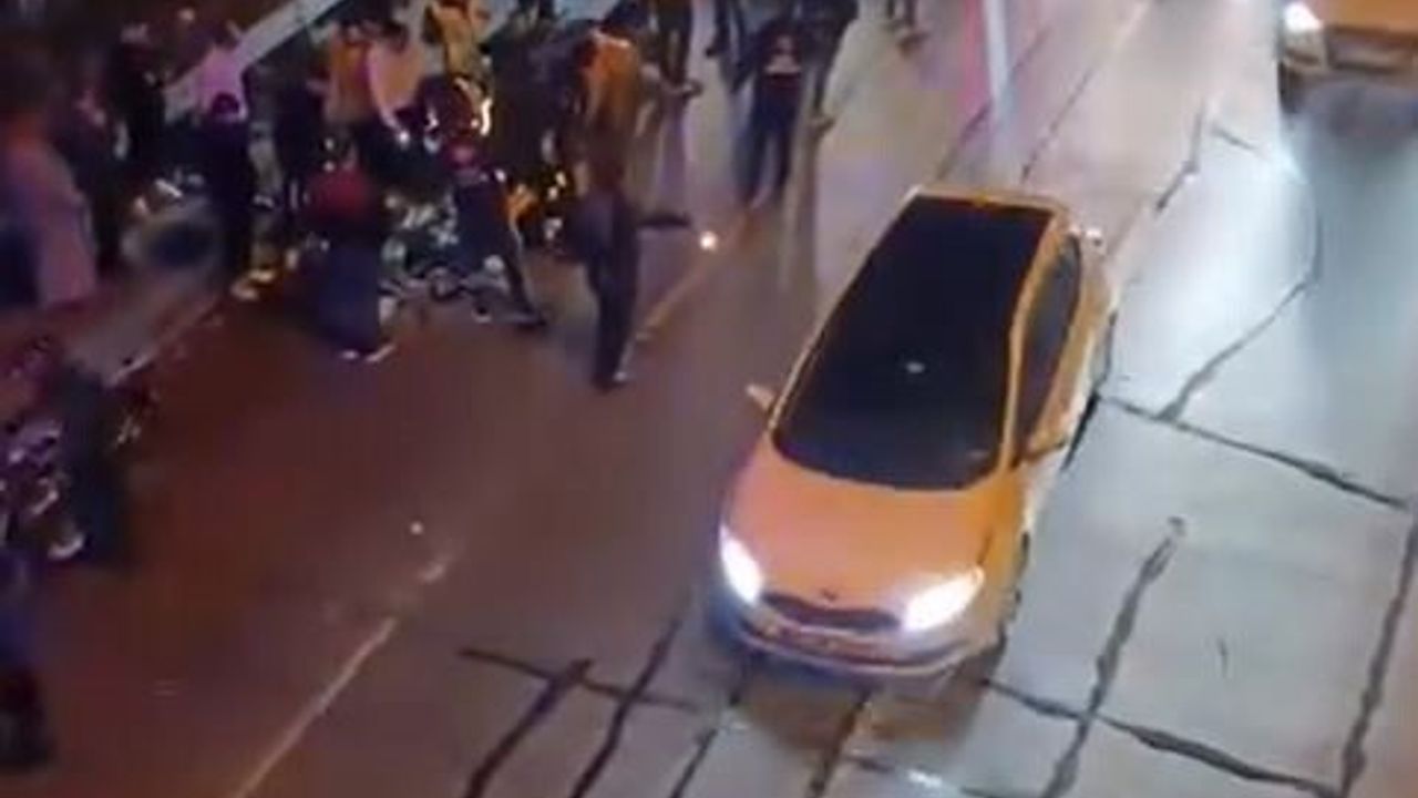 Esenyurt'ta kamyon çarpması sonucu kurye hayatını kaybetti