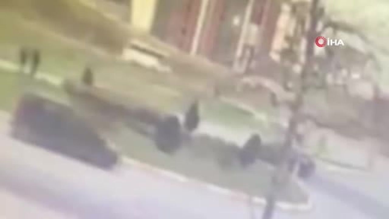 Esenyurt'ta servis minibüsü şarampole devrildi: 2 yaşamını yitirdi, 9 yaralı