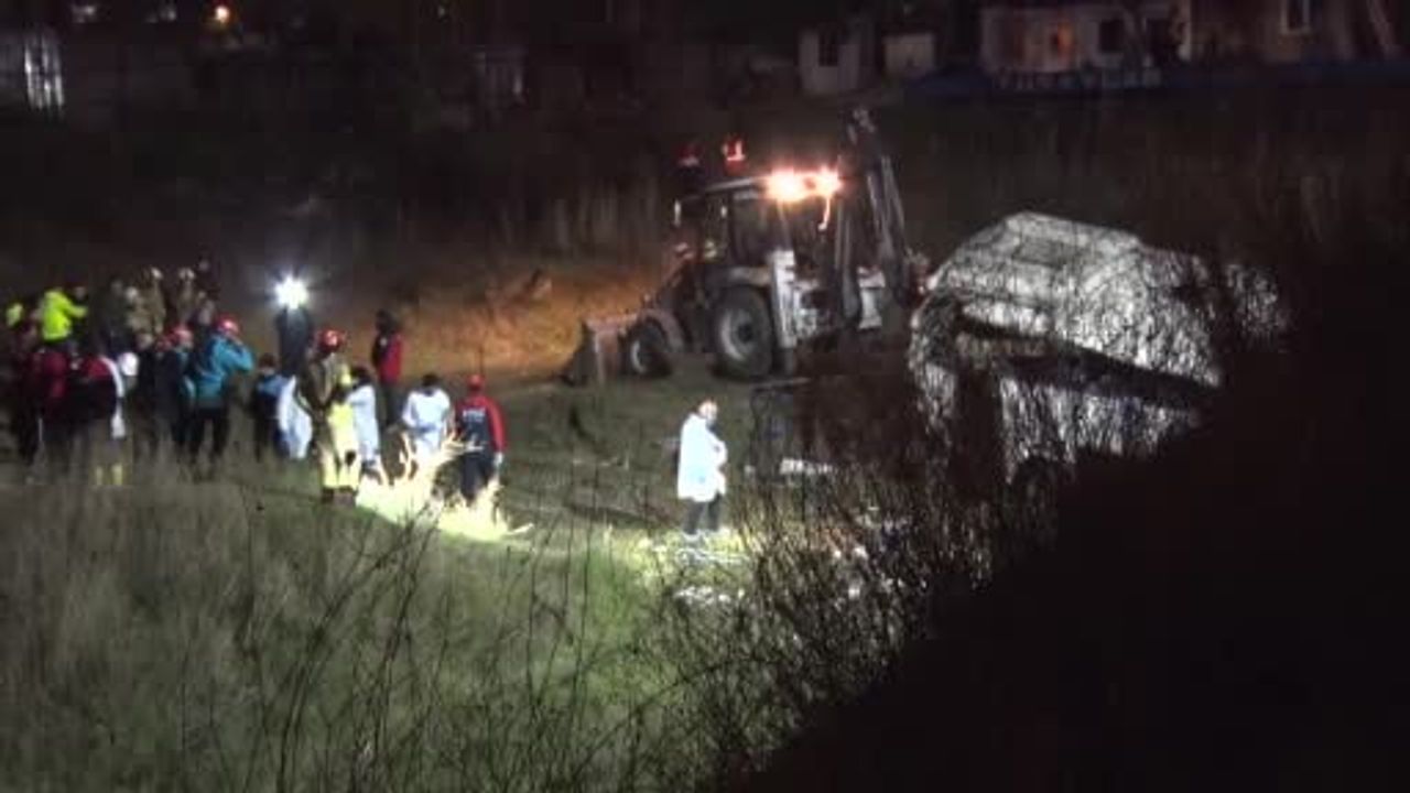Esenyurt'ta servis minibüsü şarampole yuvarlandı: 2 ölü, 9 yaralı