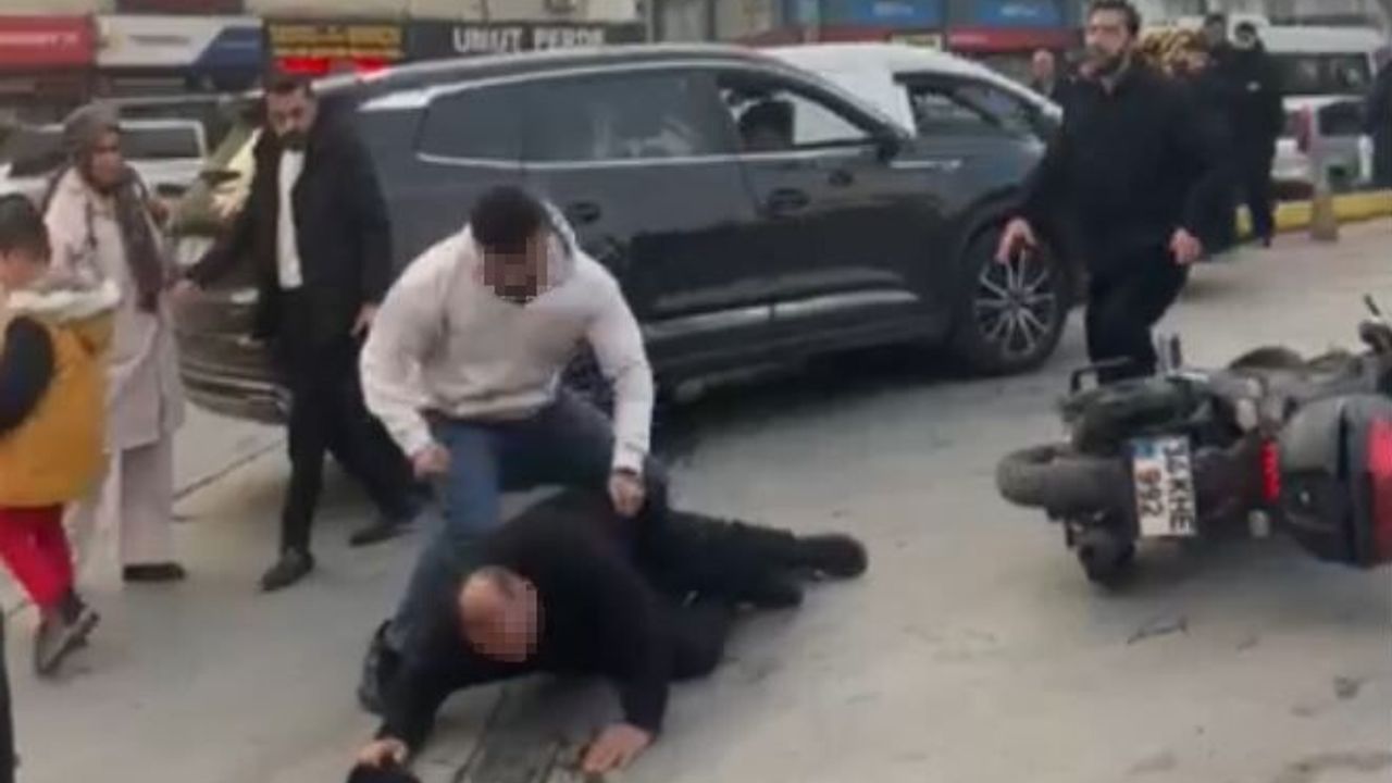 Esenyurt’ta trafikte kavga anları kamerada: Sürücü gözaltında