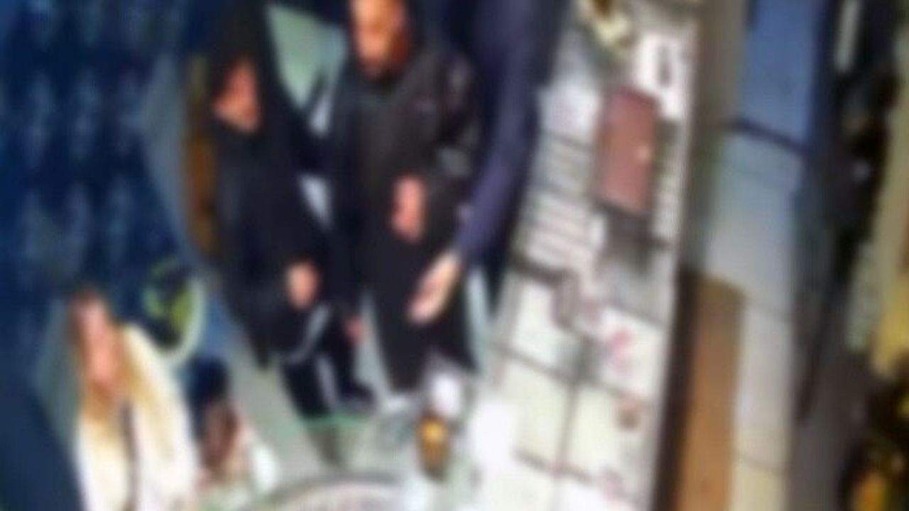 Eşinin altınlarını kumar borcu için bozdurdu; polis tıraş olurken yakaladı