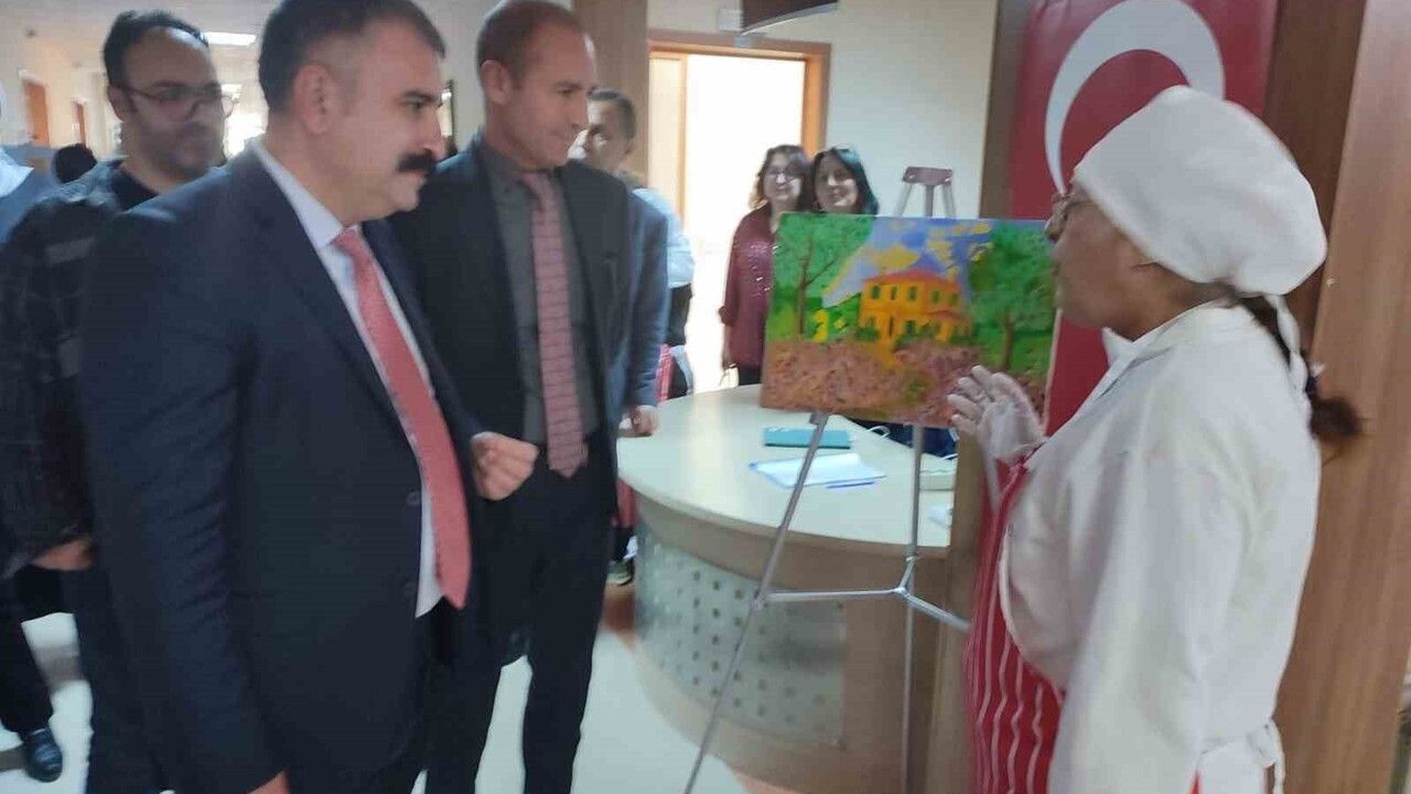 Eskişehir’de 3 Aralık Sergisi: Özel Bireylerin Yıl Boyu Eserleri Sergilendi