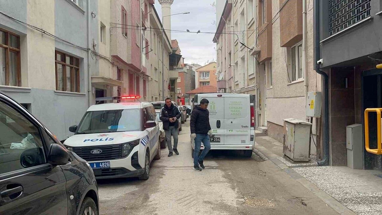 Eskişehir'de 43 yaşındaki H.Ç. evinde ölü bulundu