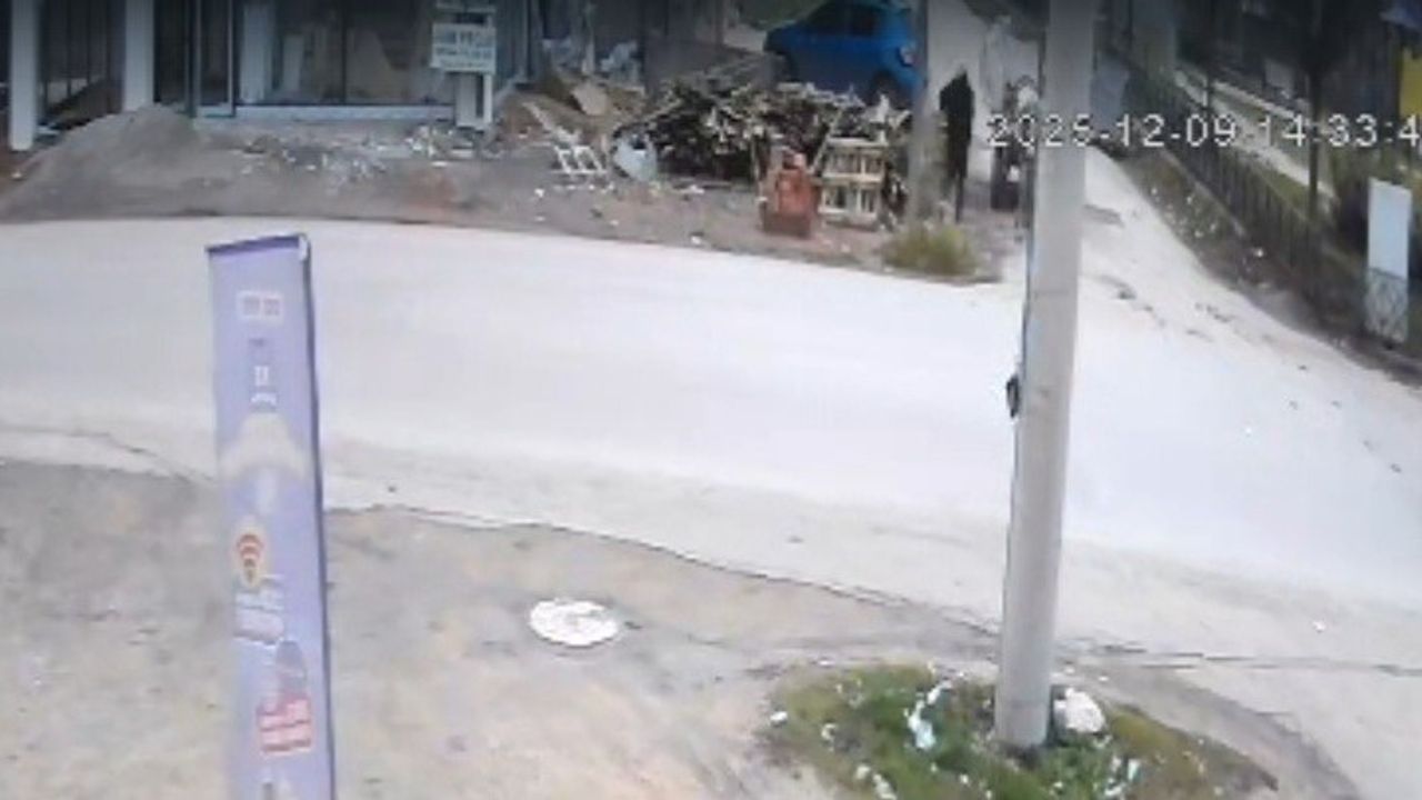 Eskişehir'de at arabasıyla izinsiz malzeme alınması güvenlik kamerasında