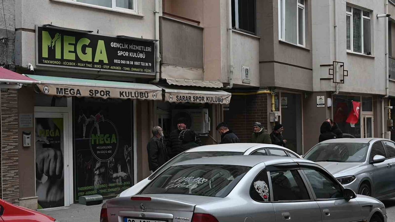 Eskişehir'de bıçaklanan ve darbedilen genç hastaneye kaldırıldı