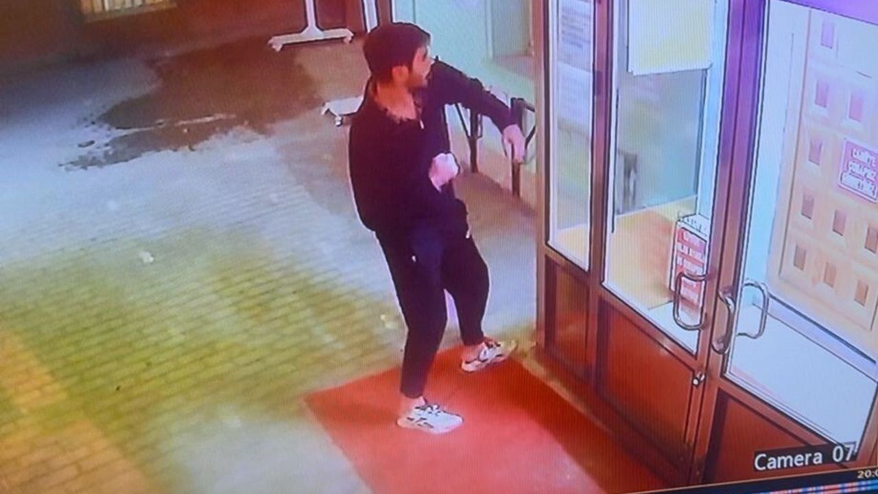 Eskişehir'de cami camlarını yumruklayan zanlı tutuklandı