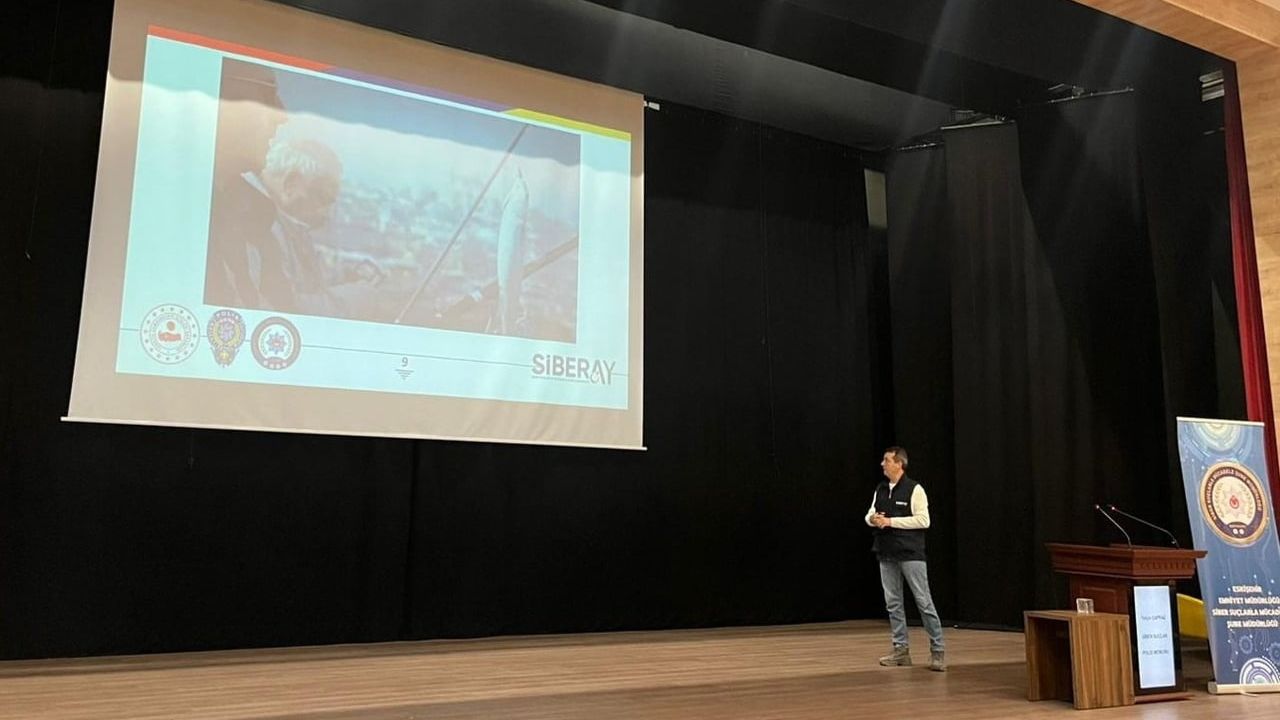 Eskişehir'de ebeveyn ve öğretim görevlilerine siber suç bilgilendirmesi