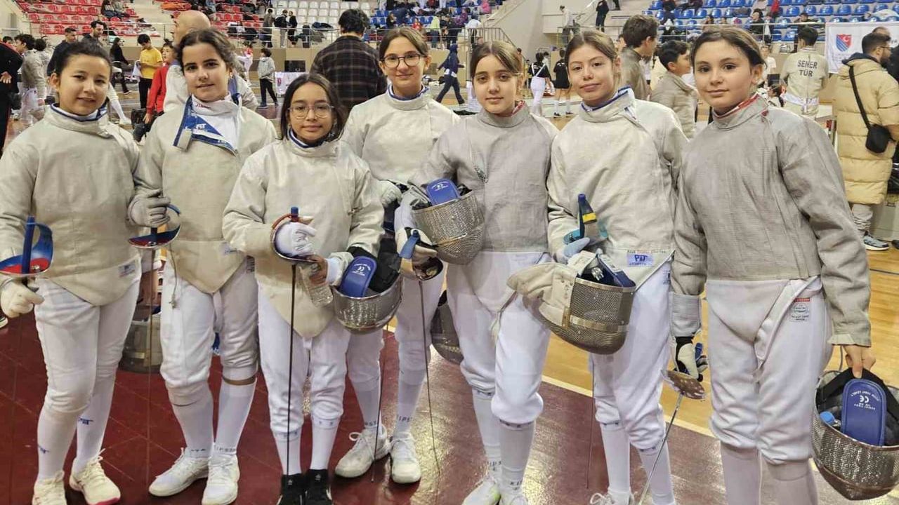 Eskişehir'de Eskrim Kılıç Türkiye Kupası tamamlandı
