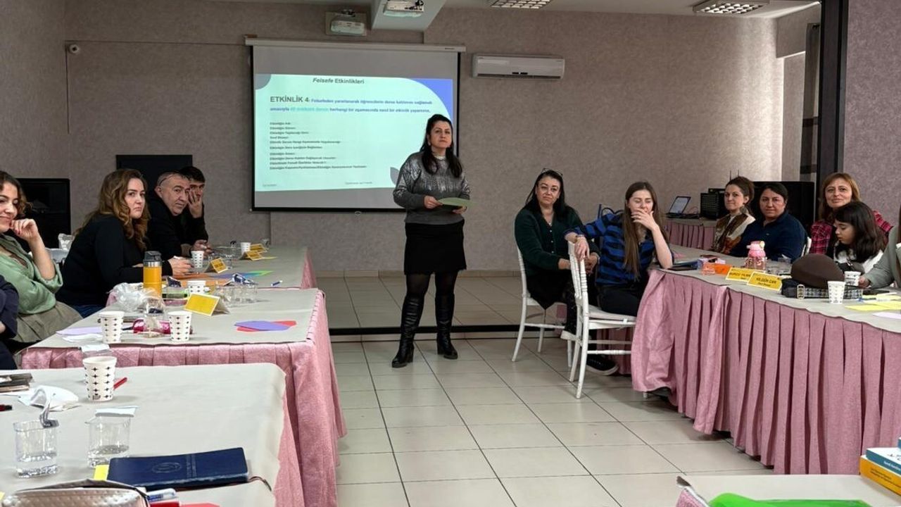 Eskişehir'de Felsefe ve Düşünce Akademisi atölyesi öğretmenlerle buluştu