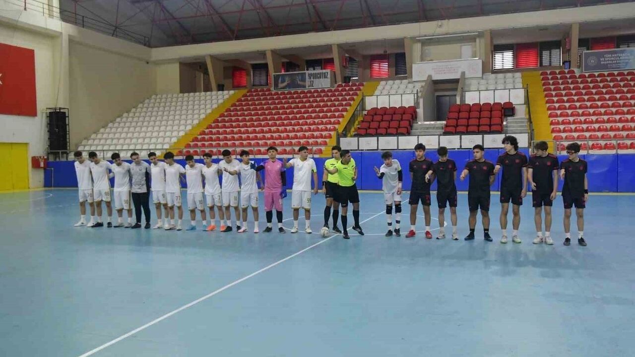 Eskişehir'de Genç A Erkek Futsal Müsabakaları Porsuk'ta başladı