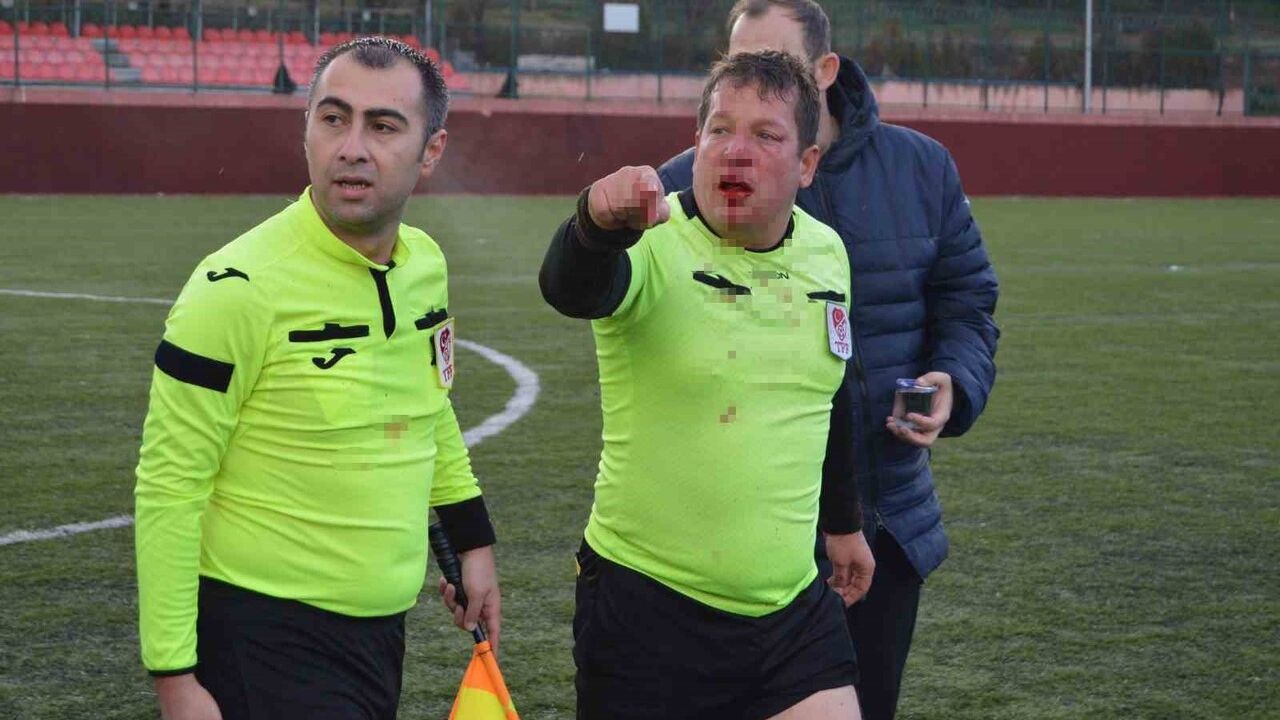 Eskişehir'de hakeme saldırı anı kamerada