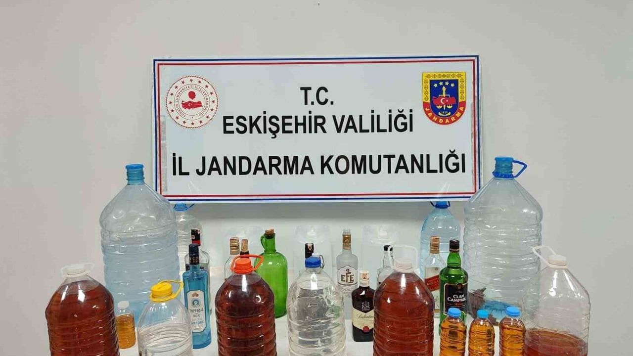 Eskişehir'de jandarma 78 litre sahte alkol ele geçirdi
