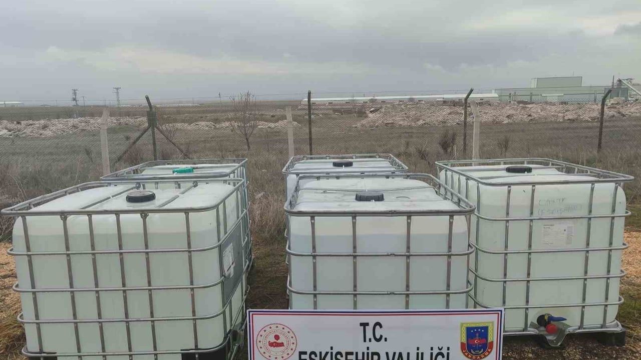 Eskişehir'de jandarmadan Alpu'da operasyon: 5 bin litre etil alkol ele geçirildi