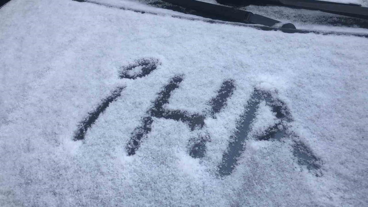 Eskişehir'de Kar: Araçlar ve Sokaklar Beyaza Büründü