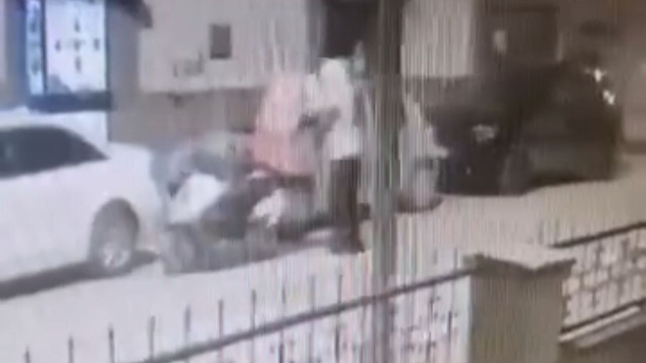 Eskişehir'de kurye motosikletinin çantasından dürüm çalındı — güvenlik kamerası kaydetti