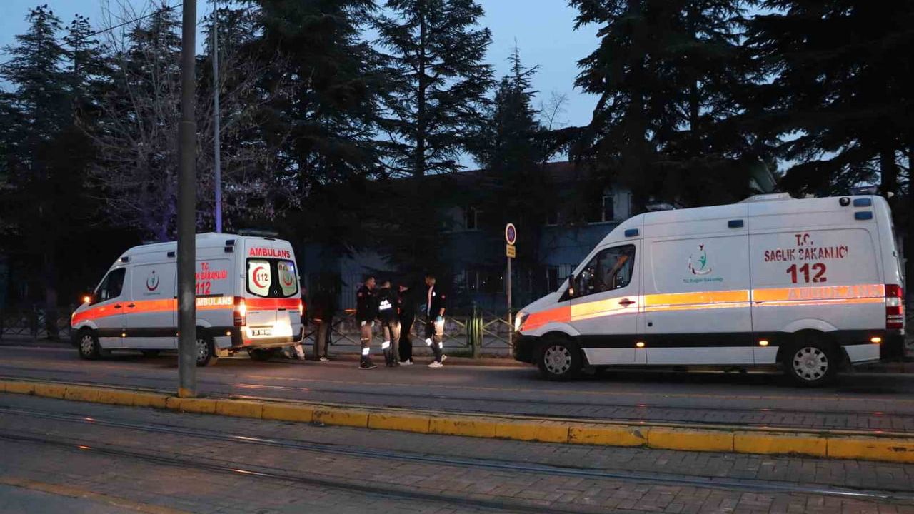 Eskişehir'de liseler arası kavga: 15 yaşındaki öğrenci bıçaklandı