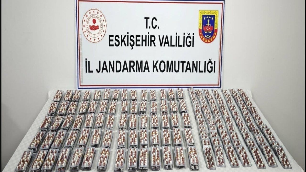 Eskişehir’de tarlada çardağa gizlenmiş 5 bin 488 sentetik hap bulundu