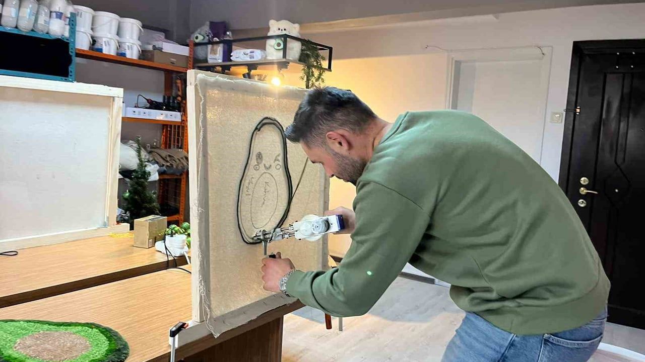 Eskişehir'de Tufting Atölyesi: Emre Aral Hayallerini Halıya Döküyor