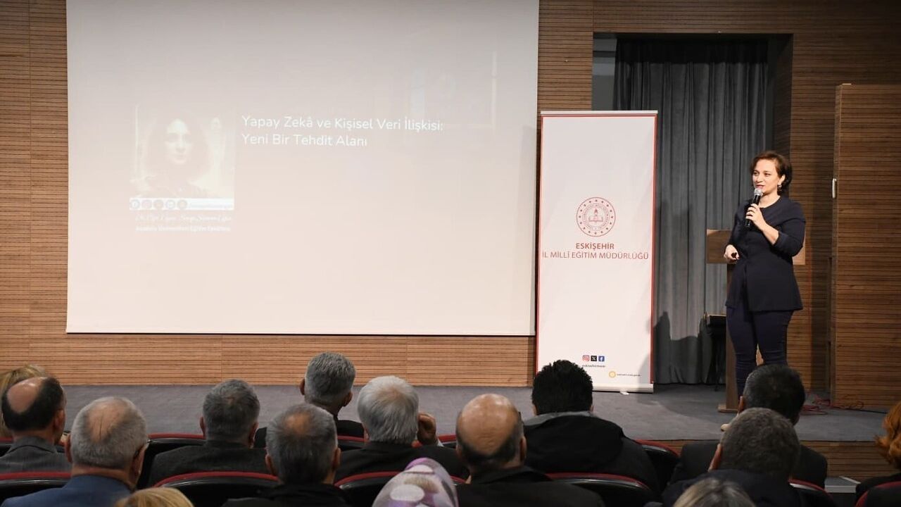 Eskişehir'de 'Yapay Zekâ ve KVKK' Eğitimi Paneli Düzenlendi