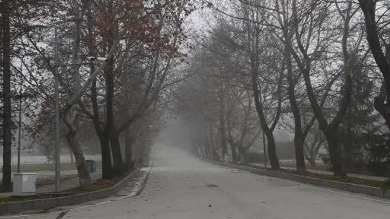 Eskişehir’in yüksek kesimlerinde sabah saatlerinde sis etkili oldu