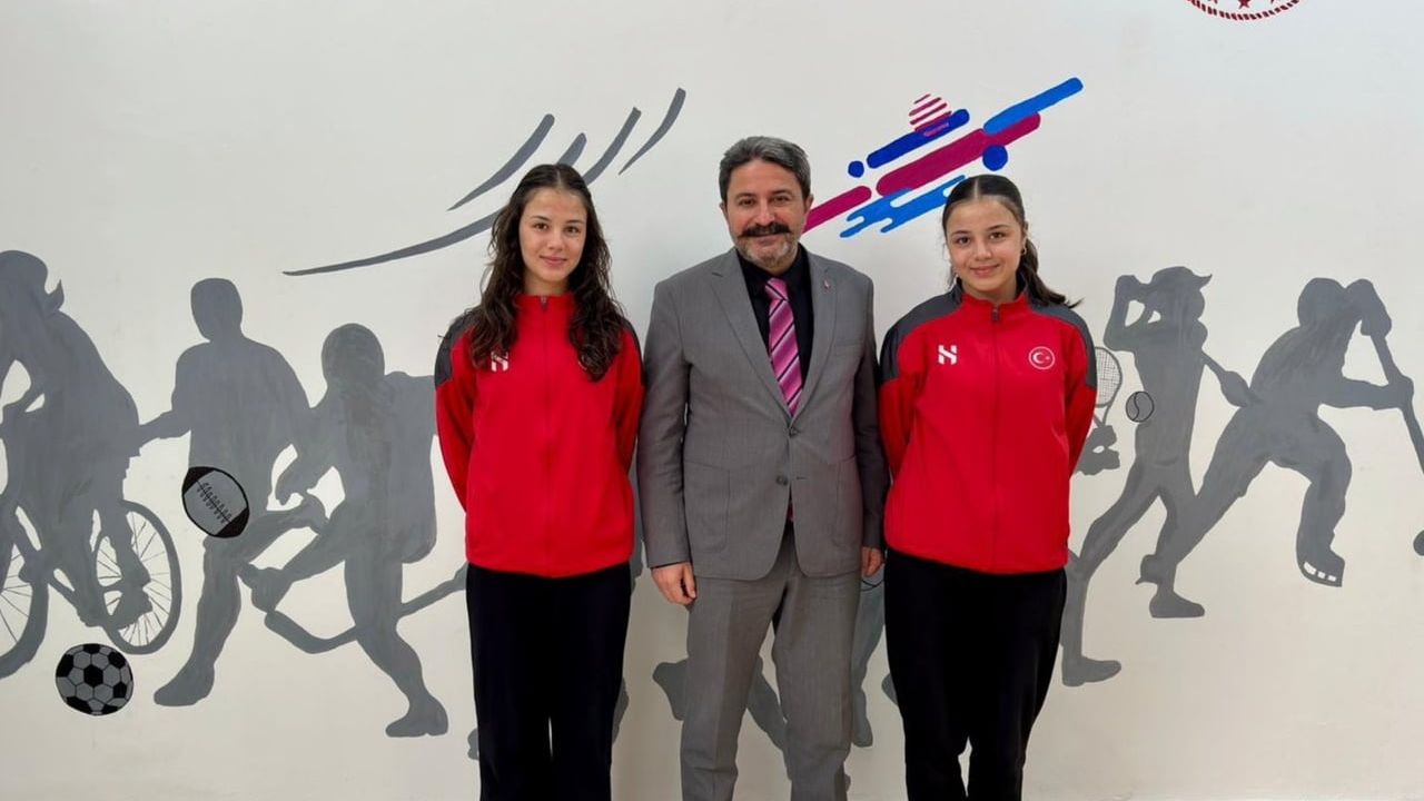 Eskişehirli ikizler 17 Yaş Altı Avrupa Badminton Şampiyonası'nda bronz kazandı