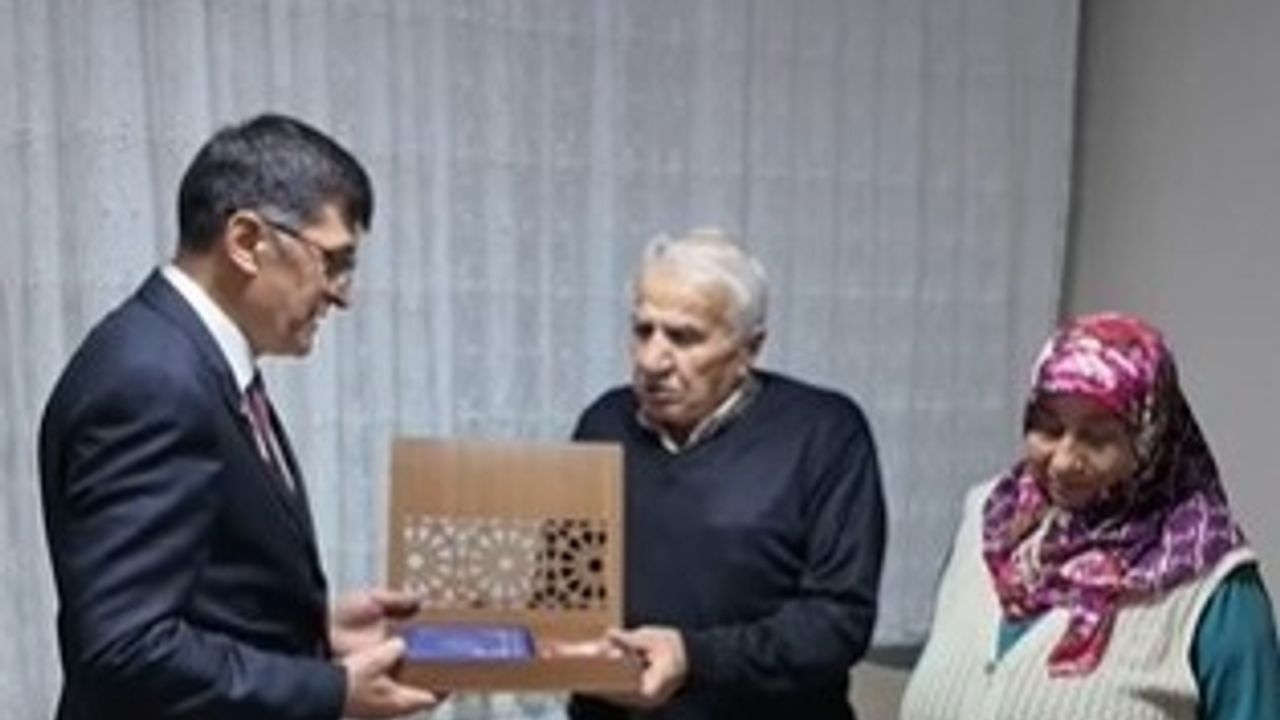 Eyüp Kahveci, şehit polis Alaattin Özdemir’in ailesini ziyaret etti