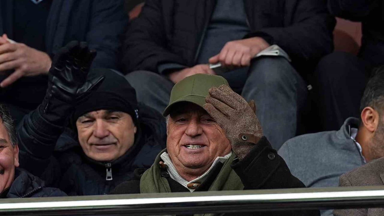 Fatih Terim ve Rıza Çalımbay Sarıyer - Bodrum FK maçını tribünden izledi