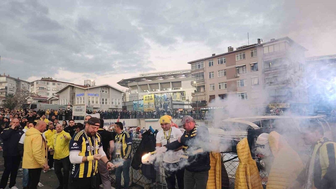 Fenerbahçe-Galatasaray derbisinde taraftar yoğunluğu