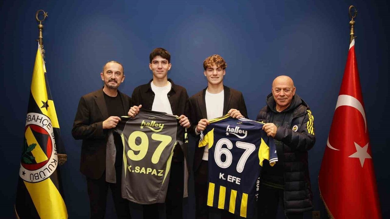 Fenerbahçe, Kamil Efe Üregen ve Kuzey Sapaz profesyonel sözleşme imzaladı
