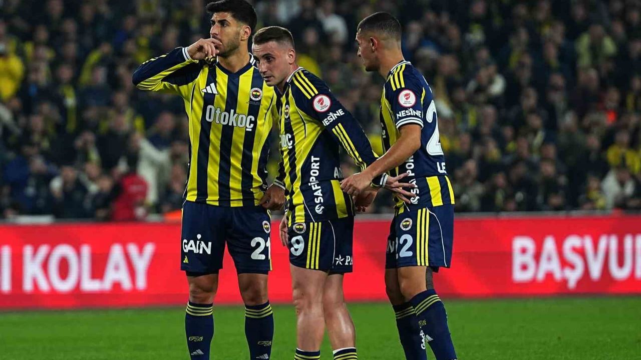 Fenerbahçe'nin 16 maçlık yenilmezlik serisi Beşiktaş'a 2-1'lik yenilgiyle bitti