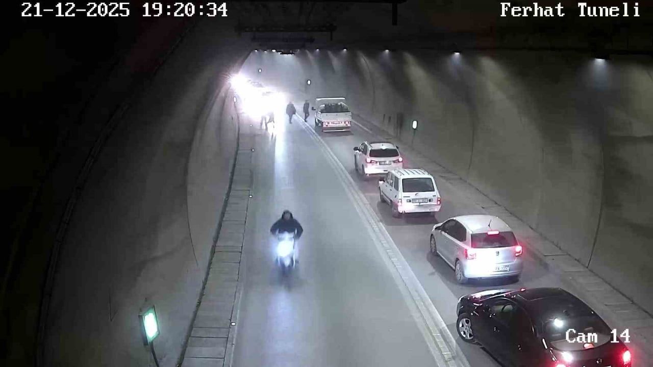 Ferhat Tüneli'nde motosiklet takla attı, sürücü bir dakika sonra yoluna devam etti