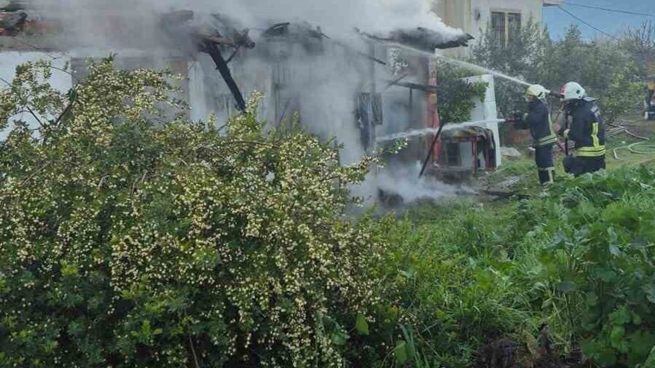 Fethiye'de müstakil evde yangın: 1 kişi dumandan etkilendi